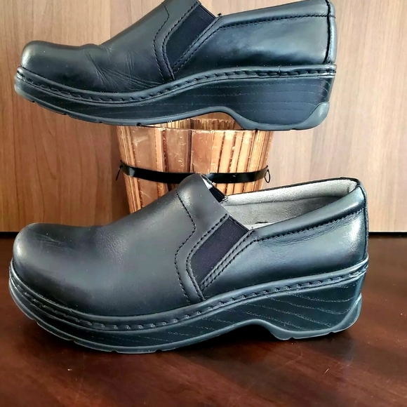 keen slip resistant shoes womens